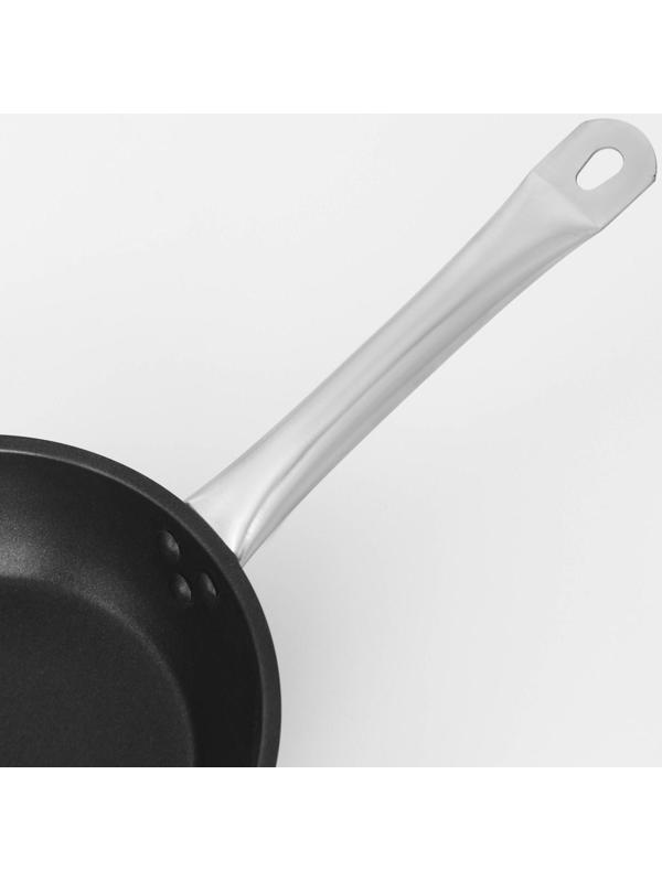 Сковорода из нержавеющей стали Hanna Knövell, d=22 см, h=5,5 см, толщина стенки 0,6 мм, длина ручки 21,5 см, антипригарное покрытие, индукция