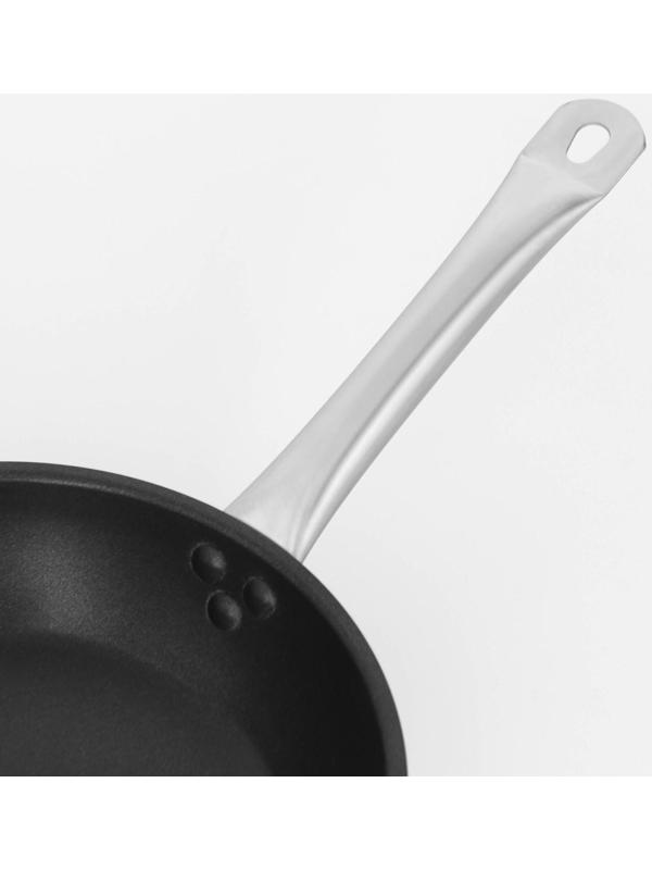 Сковорода из нержавеющей стали Hanna Knövell, d=24 см, h=5,5, толщина стенки 0,6 мм, длина ручки 21,5 см, антипригарное покрытие, индукция