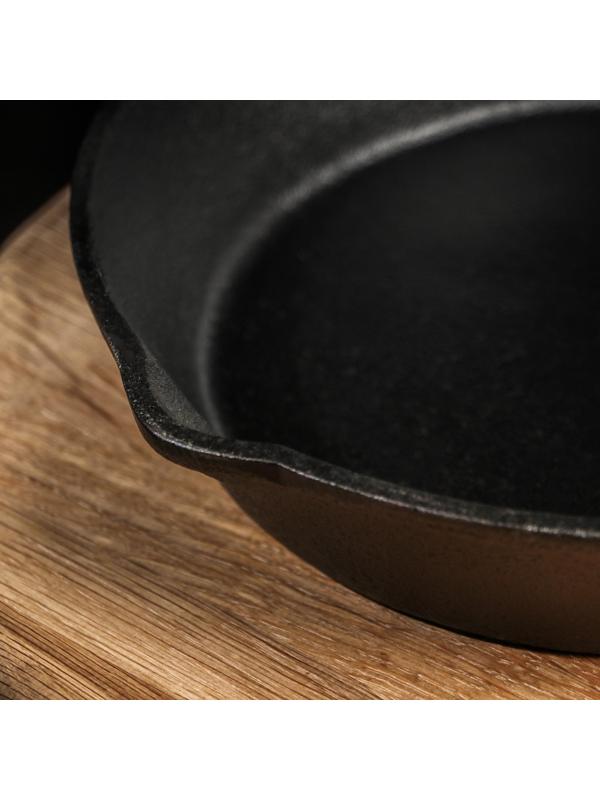 Сковорода чугунная Magma «Эко», 23×3,5 см, с 2 сливами и съёмной деревянной ручкой