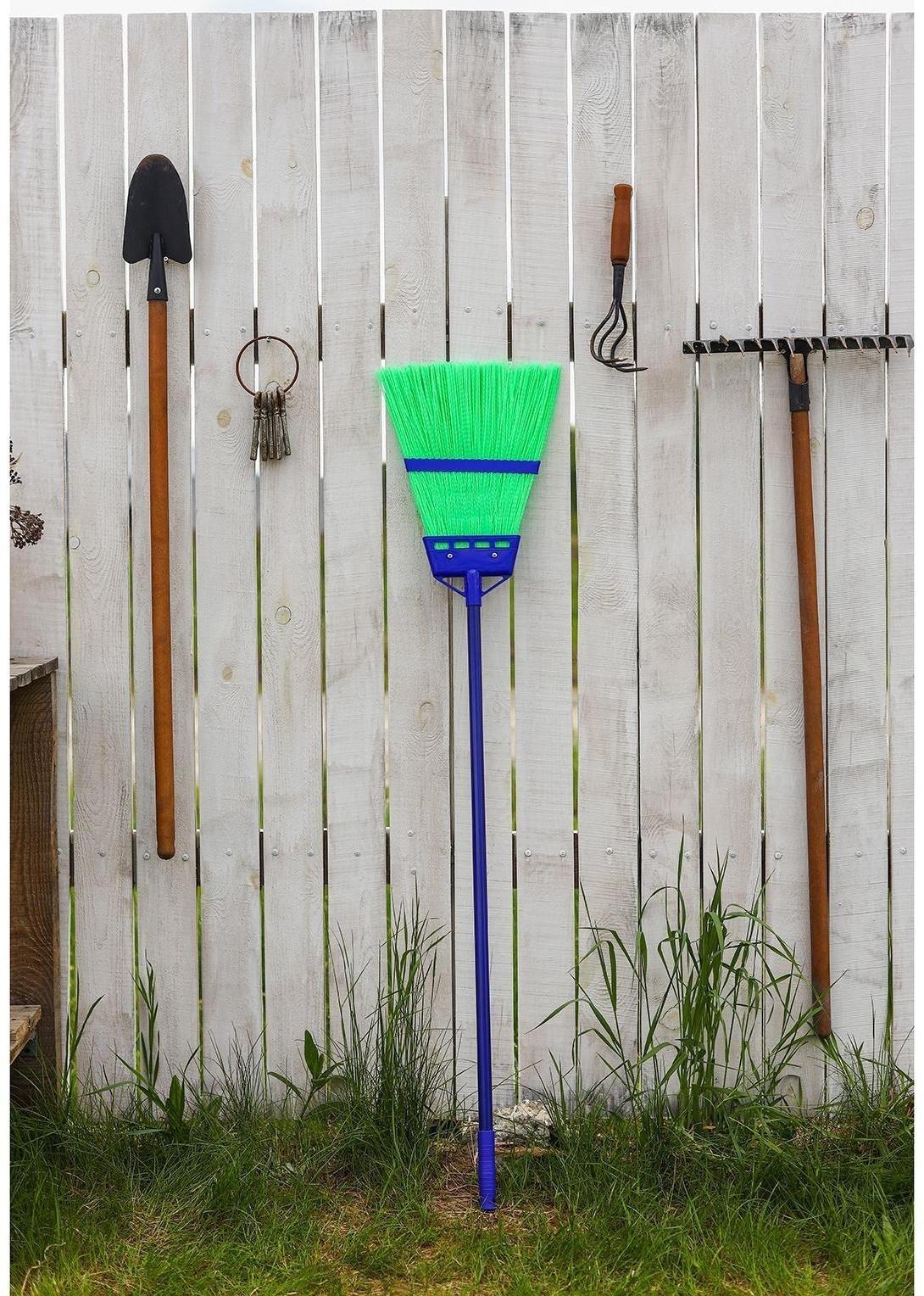 Метла пластиковая Доляна, 28×134 см, металлический черенок