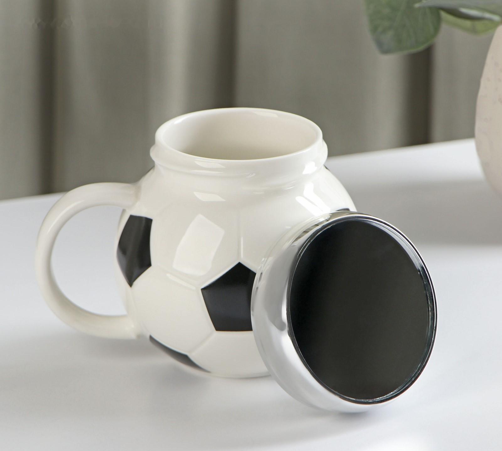 Кружка керамическая с крышкой «Футбольный мяч», 380 мл