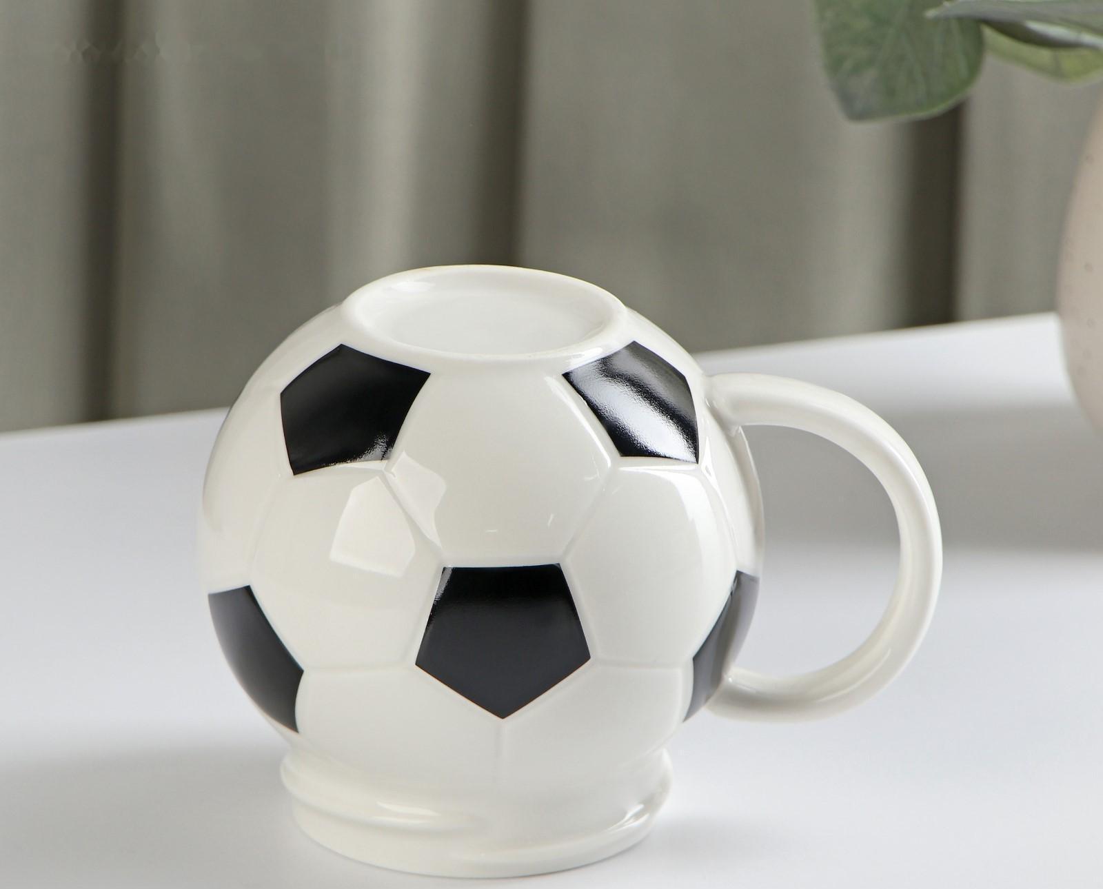 Кружка керамическая с крышкой «Футбольный мяч», 380 мл
