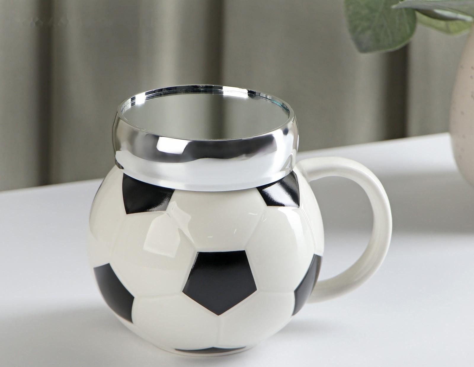 Кружка керамическая с крышкой «Футбольный мяч», 380 мл