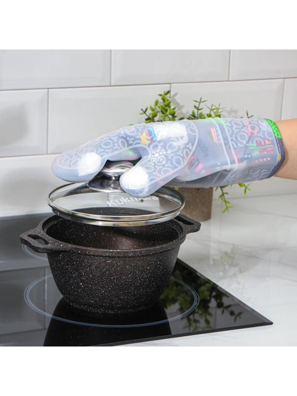 Рукавица силиконовая для горячего Доляна «Новогодние котики», 29,5×18×1 см