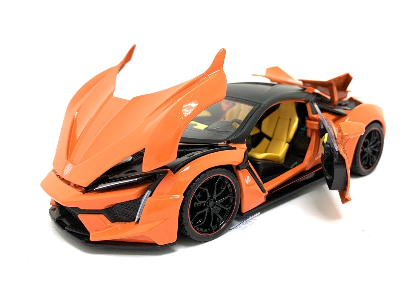 Металлическая машинка HengTeng 1:24 «Lykan Hypersport» 53522-19A, инерционная, свет, звук / Оранжевый