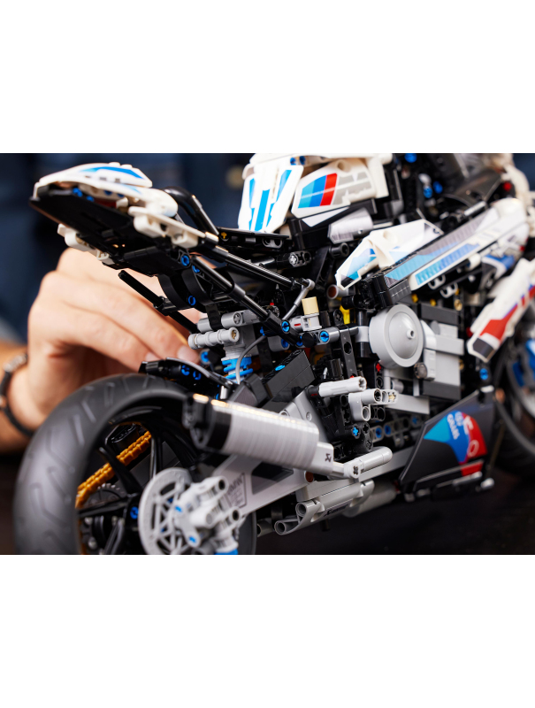 Конструктор «BMW M 1000 RR» T2118 (Technic 42130) / 1920 деталей