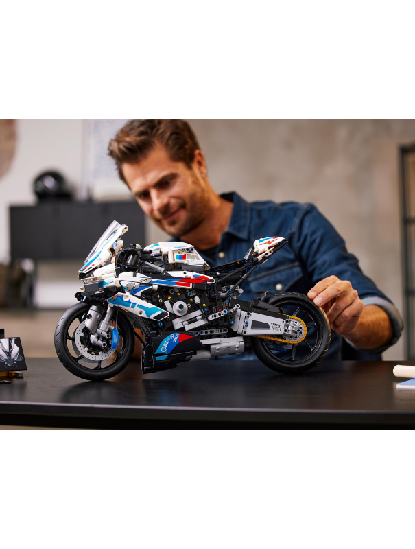 Конструктор «BMW M 1000 RR» T2118 (Technic 42130) / 1920 деталей