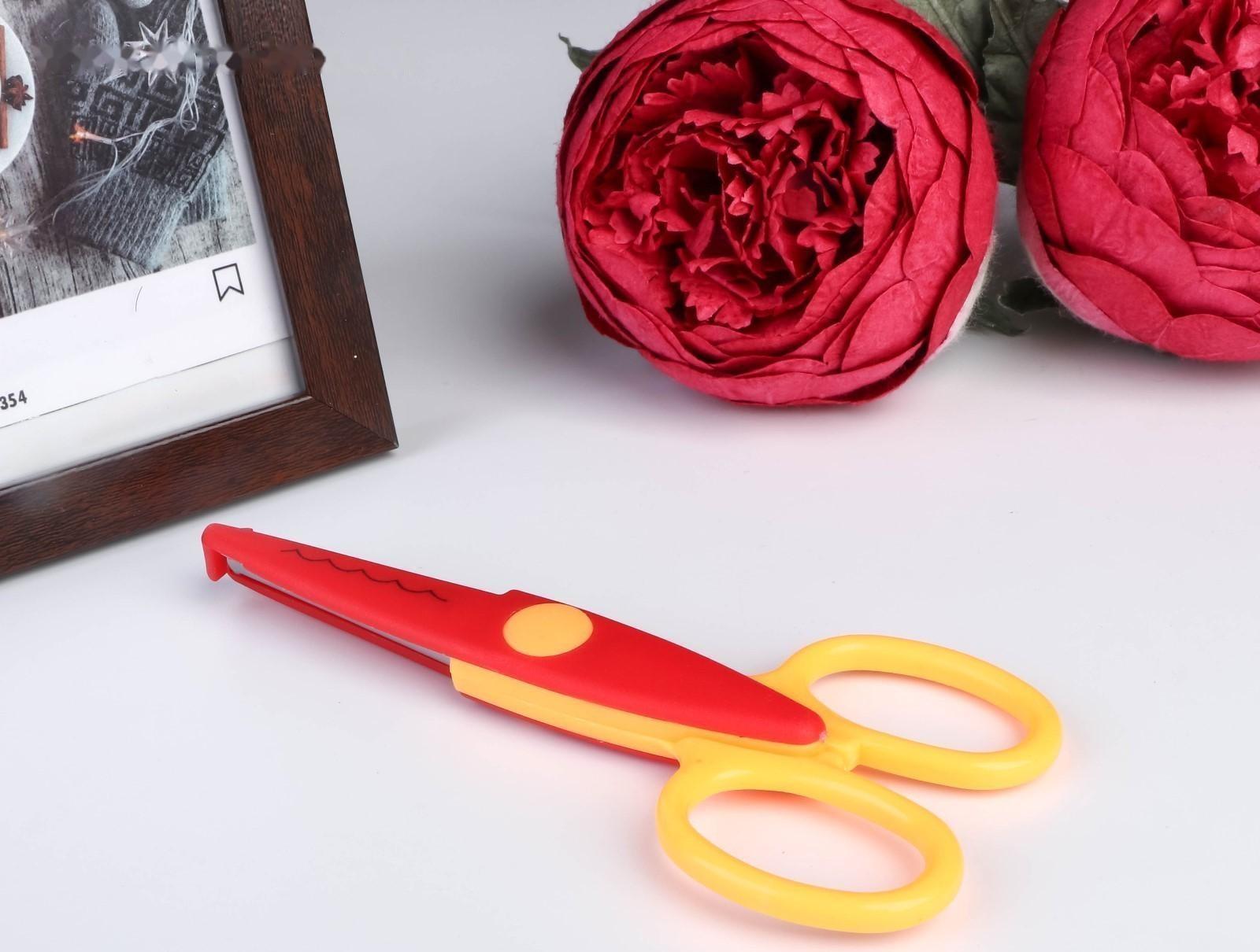 Ножницы рельефные цветные ручки, набор 12 шт МИКС