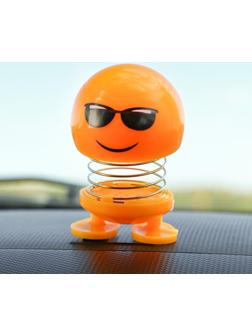 Смайл на пружинке, на панель в авто, в очках, желтый