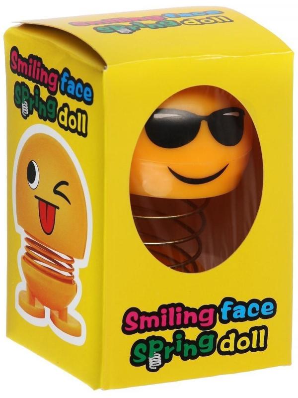 Смайл на пружинке, на панель в авто, в очках, желтый