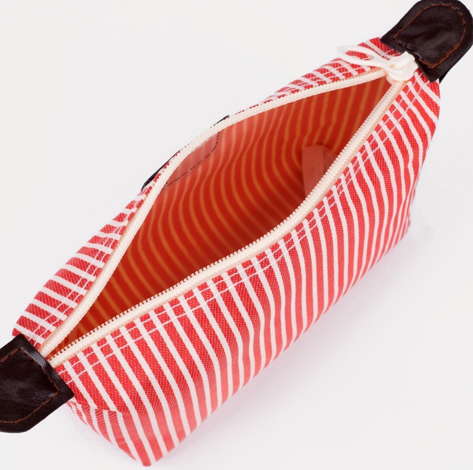 Косметичка на молнии, цвет красный