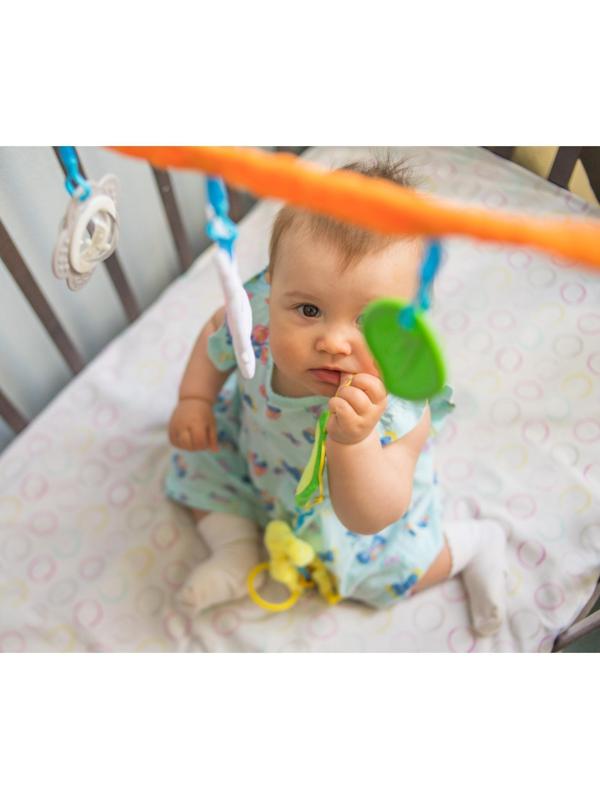 Растяжка - погремушка мягкая на кроватку/коляску «Зайка», 30 - 45 см