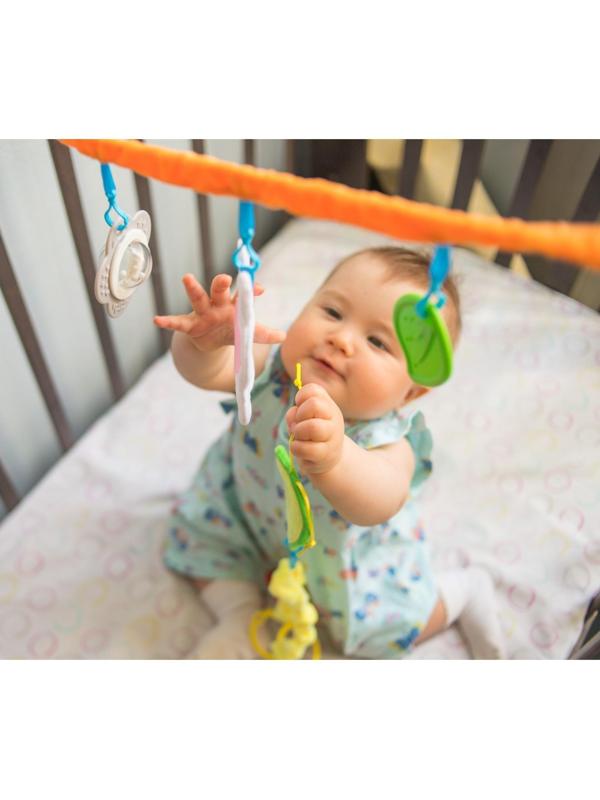 Растяжка - погремушка мягкая на кроватку/коляску «Зайка», 30 - 45 см