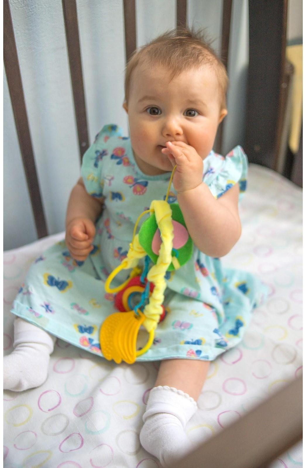 Растяжка - погремушка мягкая на кроватку/коляску «Авокадо», 30 - 45 см