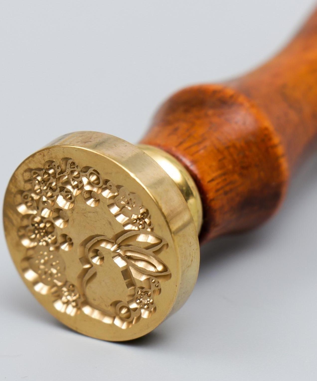 Печать для сургуча с деревянной ручкой 