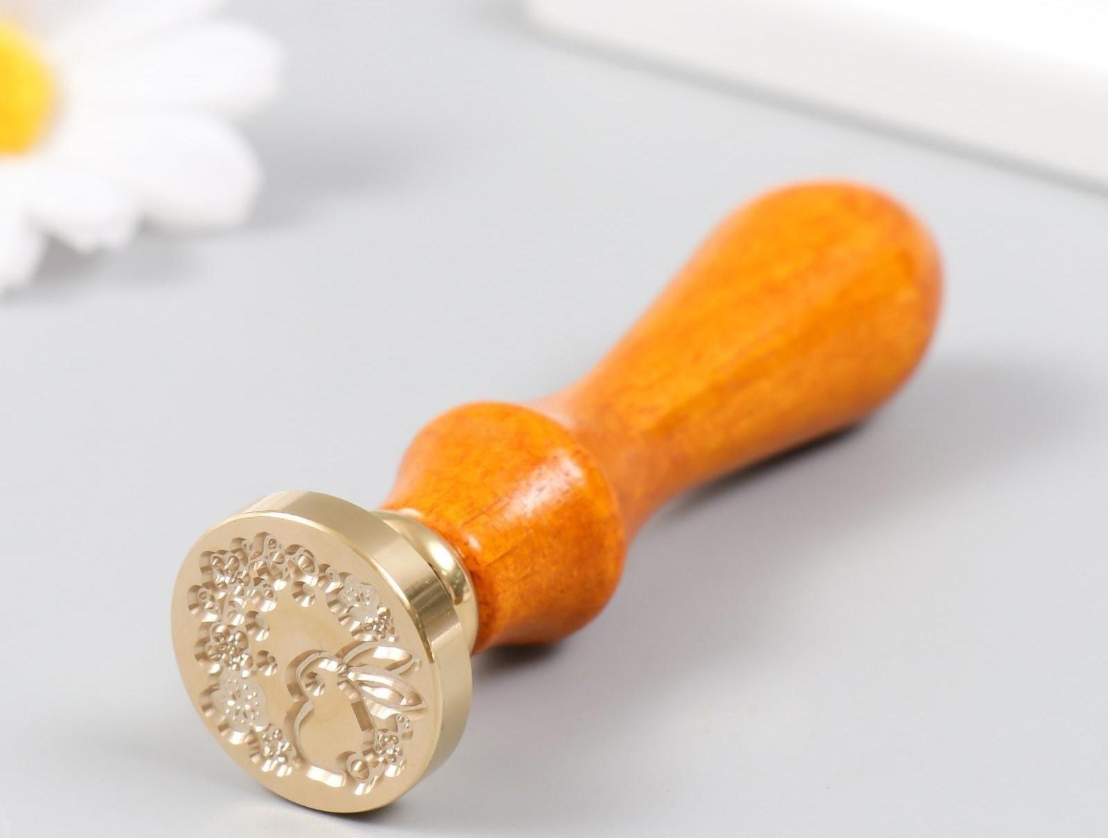 Печать для сургуча с деревянной ручкой 