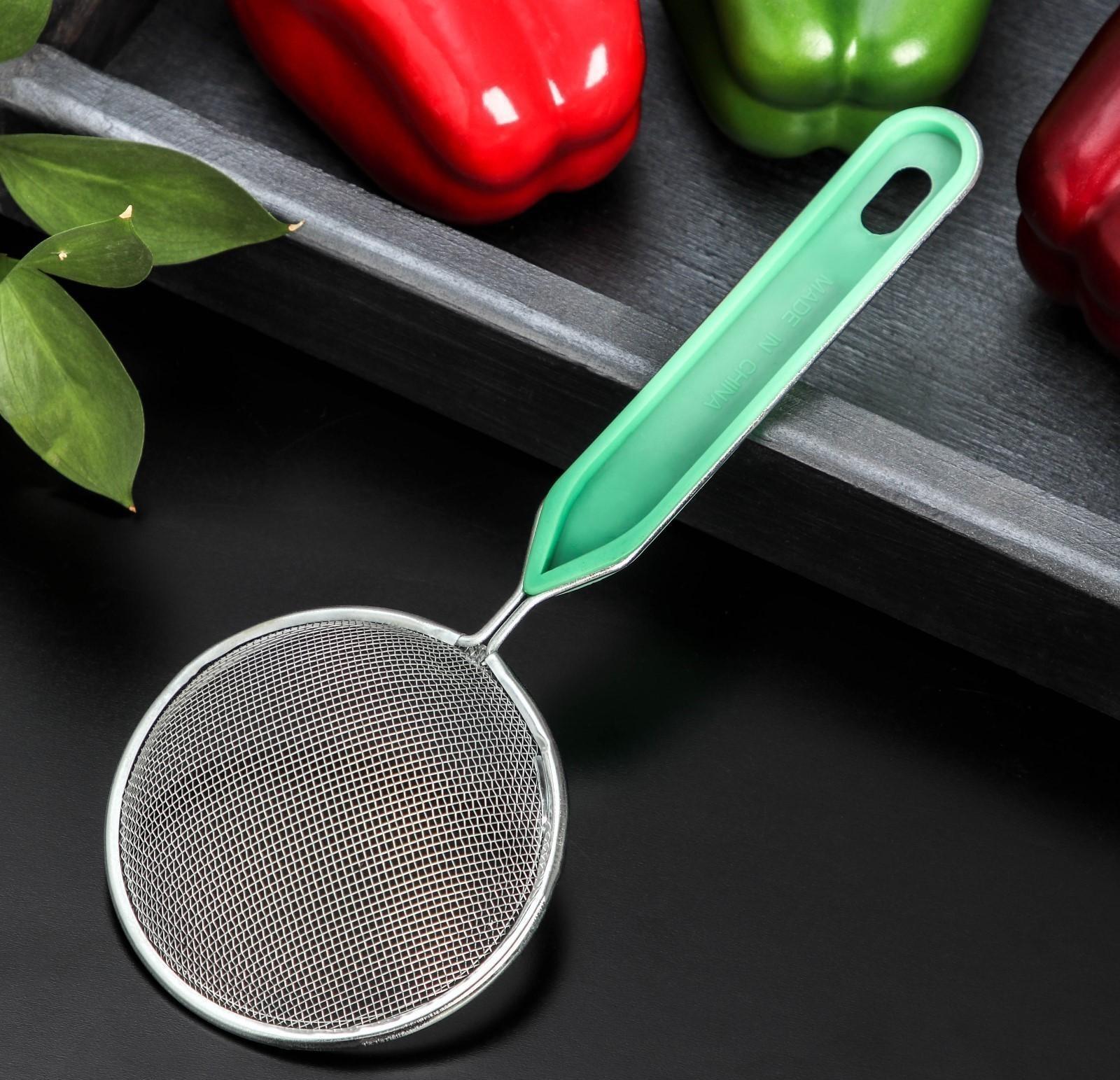 Сито с ручкой Доляна «Хозяюшка», d=8,5 см, цвет зелёный