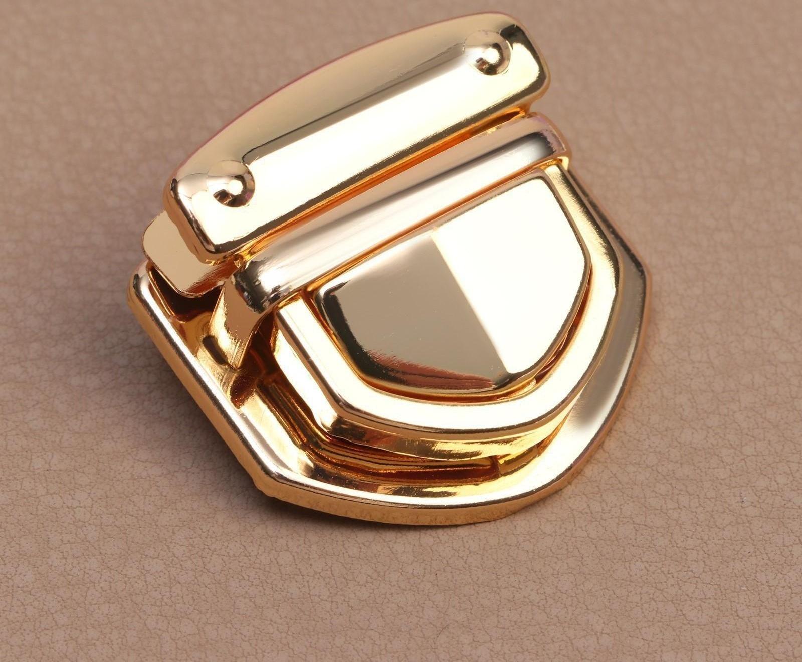 Застёжка для сумки, 3,3 × 3 см, цвет золотой
