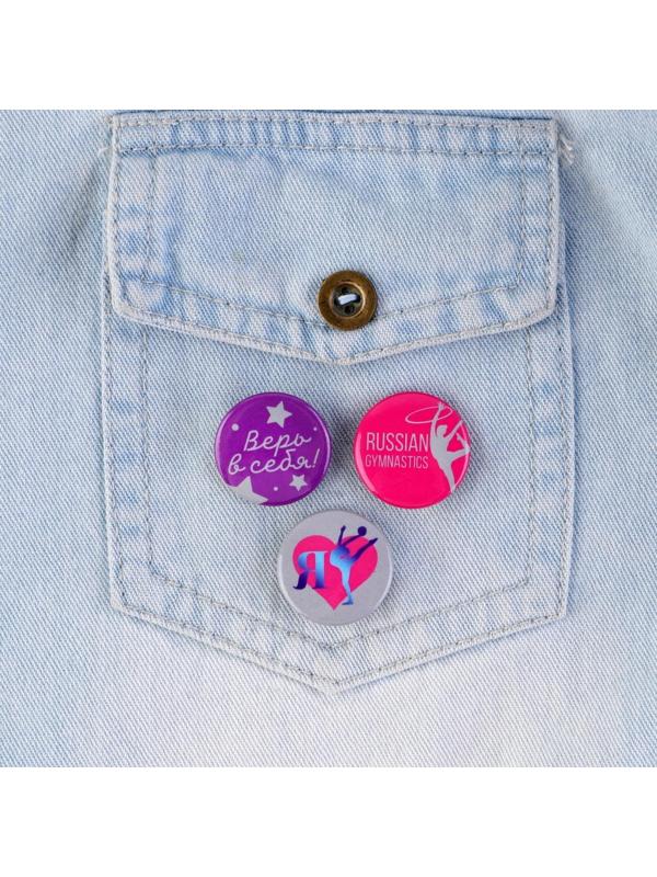 Набор значков на открытке 