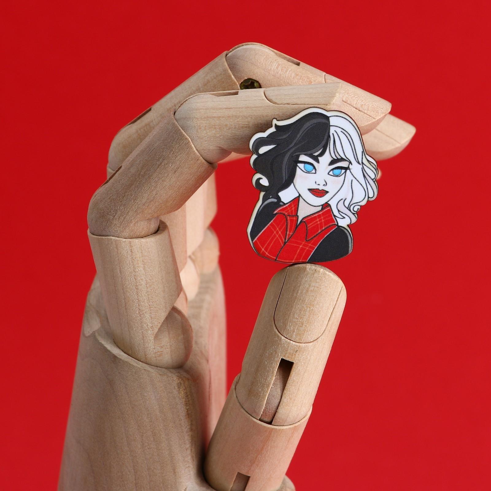 Значок деревянный «Рождена чокнутой», 3 х 3,6 см