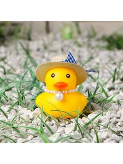 Утка желтая, шляпа соломенная