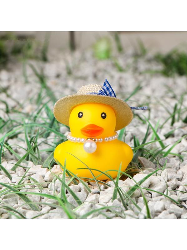 Утка желтая, шляпа соломенная