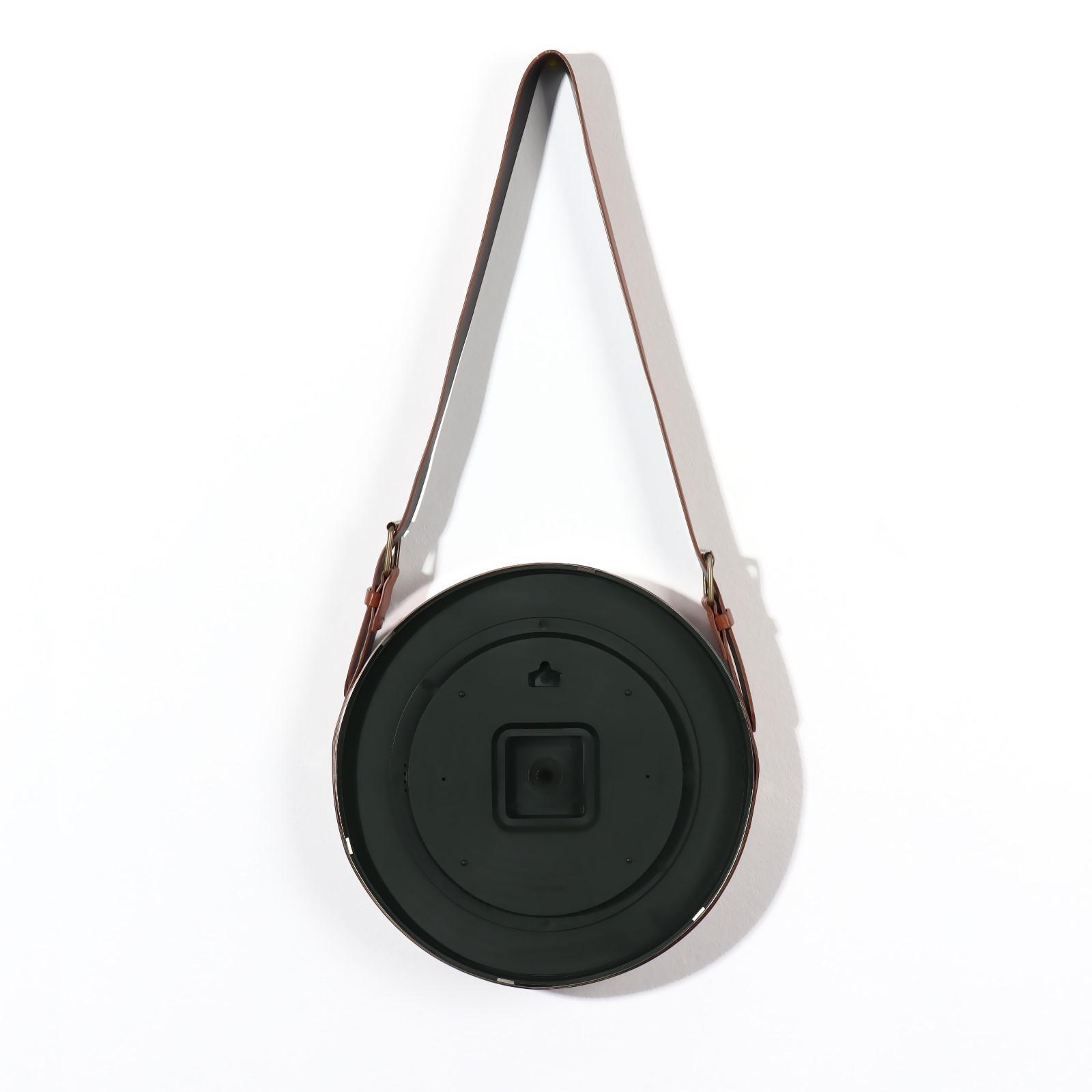 Зеркало настенное круглое «Антураж» d зеркальной поверхности 28 см, с ремешком из искусственной кожи, цвет МИКС