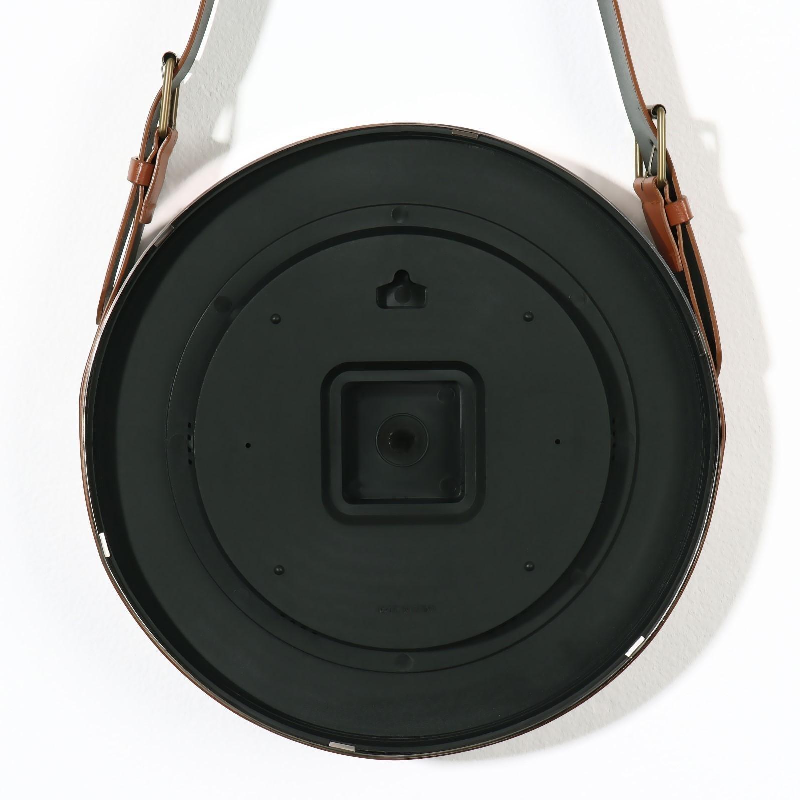 Зеркало настенное круглое «Антураж» d зеркальной поверхности 28 см, с ремешком из искусственной кожи, цвет МИКС