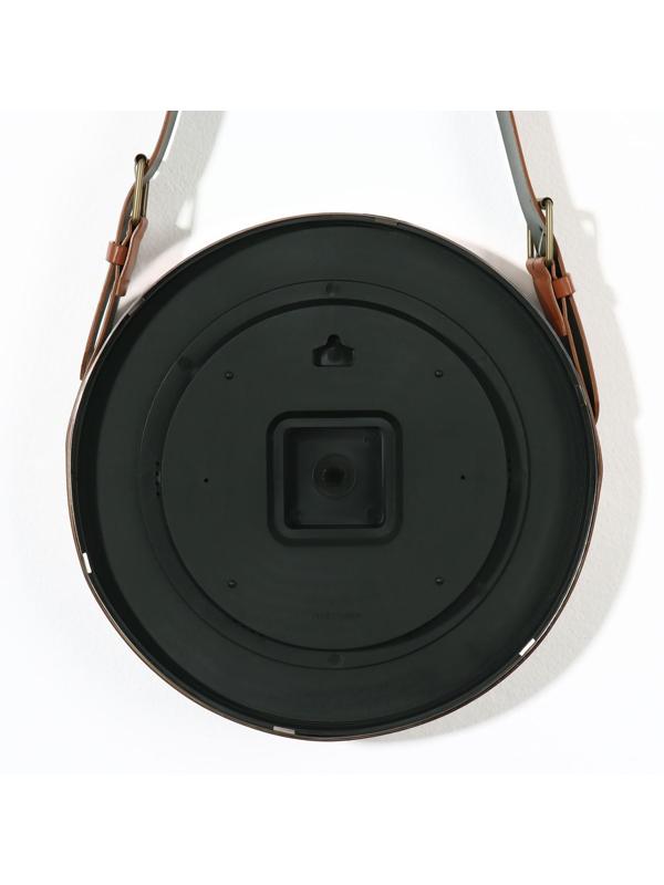 Зеркало настенное круглое «Антураж» d зеркальной поверхности 28 см, с ремешком из искусственной кожи, цвет МИКС