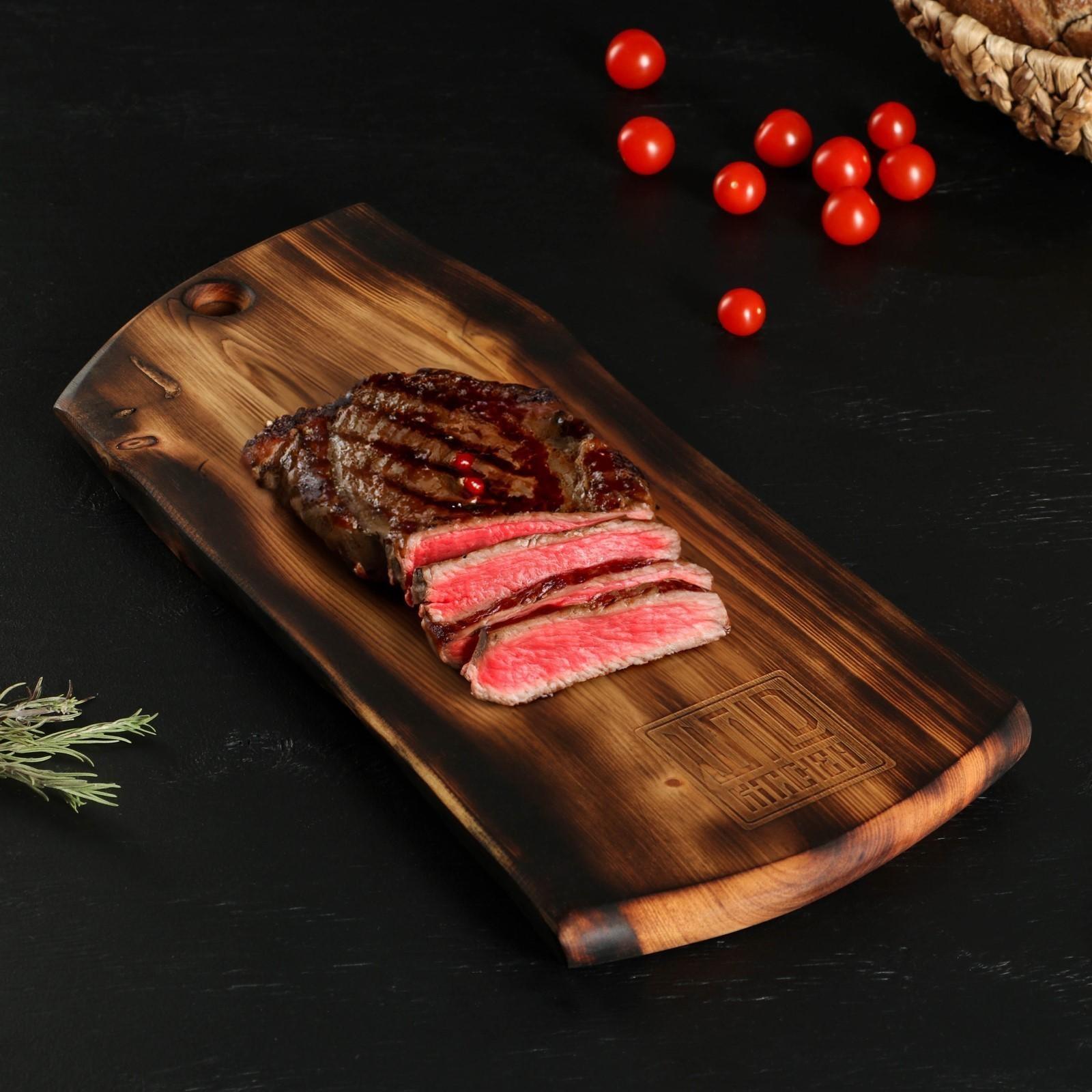 Разделочная доска в обжиге Wild Kitchen «Настоящий мужик пахнет шашлыком и дымом», цельный массив кедра