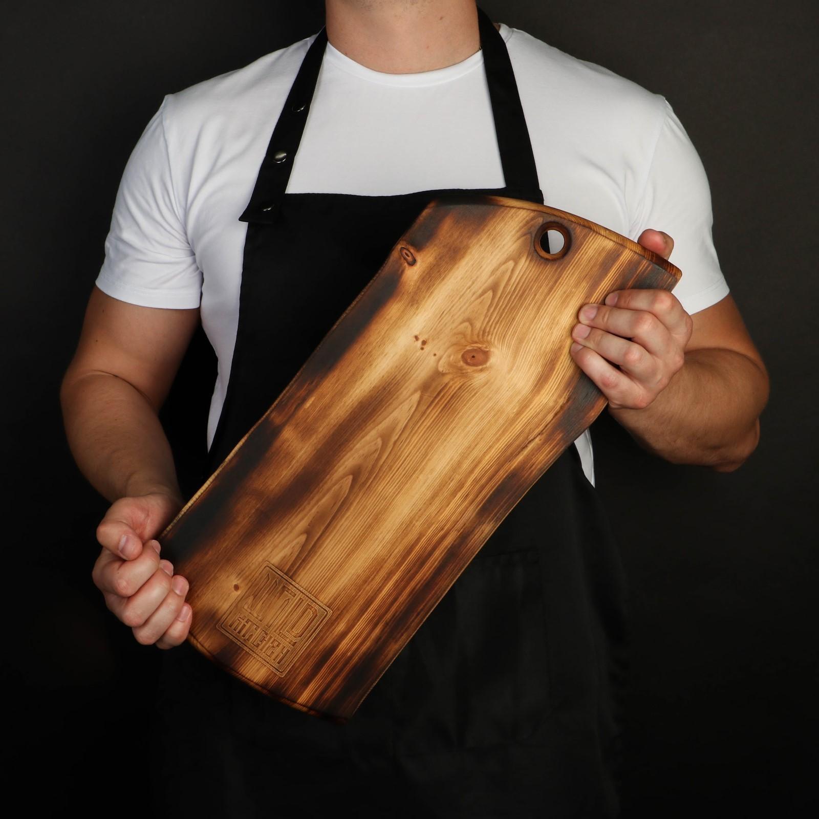 Разделочная доска в обжиге Wild Kitchen «Настоящий мужик пахнет шашлыком и дымом», цельный массив кедра