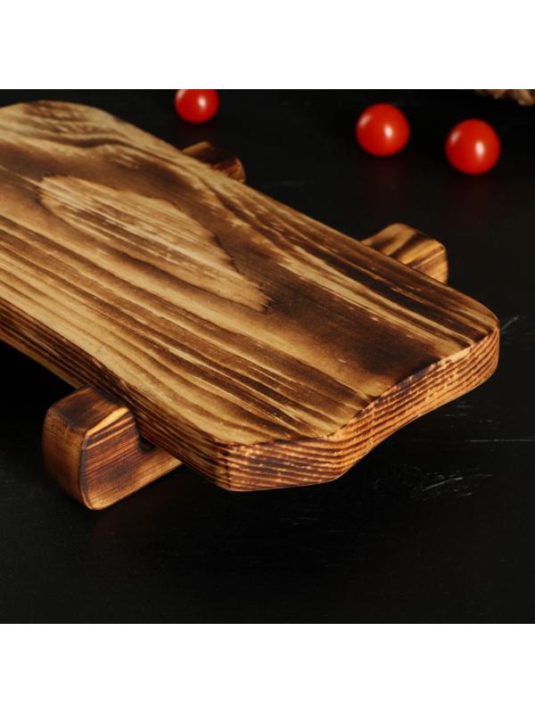 Разделочная доска для подачи на ножках в обжиге Wild Kitchen, 31×14,5×7 см, цельный массив кедра