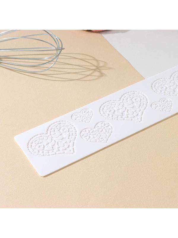 Силиконовый коврик для айсинга Доляна «Сердца», 37,5×8×0,1 см, цвет розовый