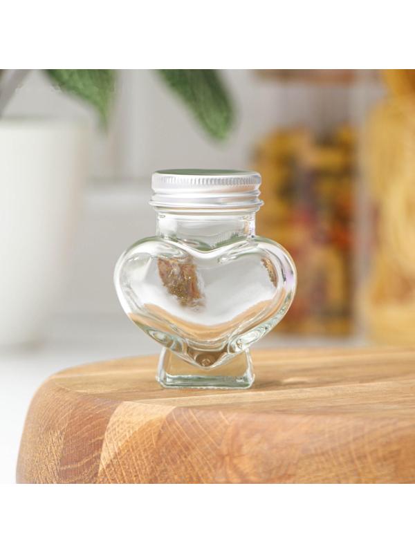 Баночка стеклянная для специй с пластиковой крышкой «Сердце», 60 мл, 6×3,9×7,5 см