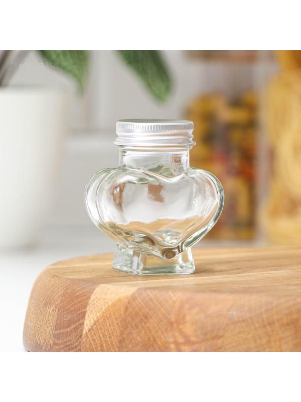 Баночка стеклянная для специй с пластиковой крышкой «Сердце», 60 мл, 6×3,9×7,5 см