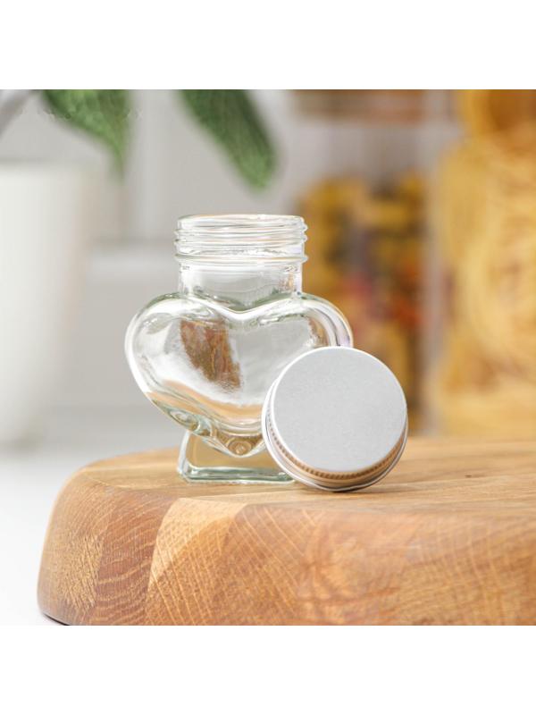 Баночка стеклянная для специй с пластиковой крышкой «Сердце», 60 мл, 6×3,9×7,5 см