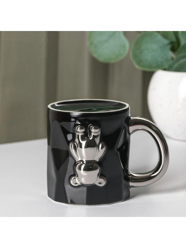 Кружка керамическая с ложкой «Стильный мишка», 320 мл, цвет чёрный