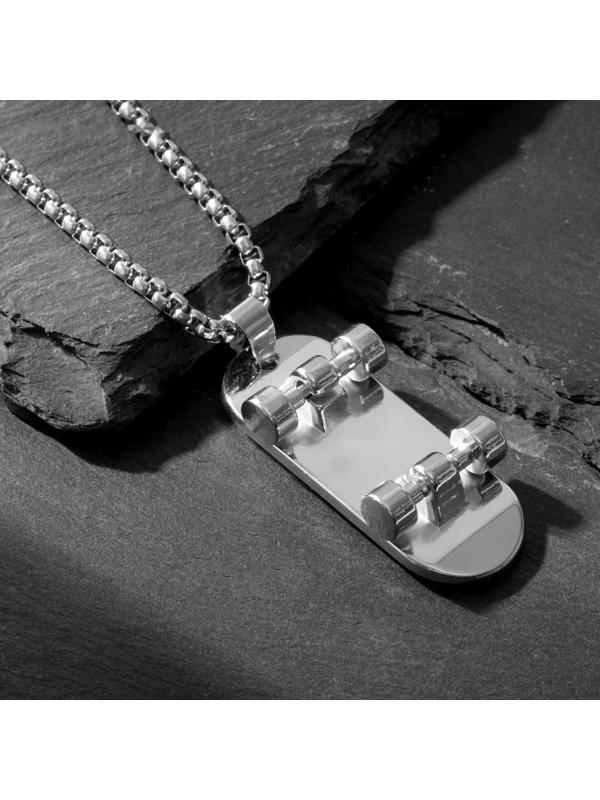 Кулон SPORTS футболист, скейт, цвет чёрно-красный в серебре, 70см