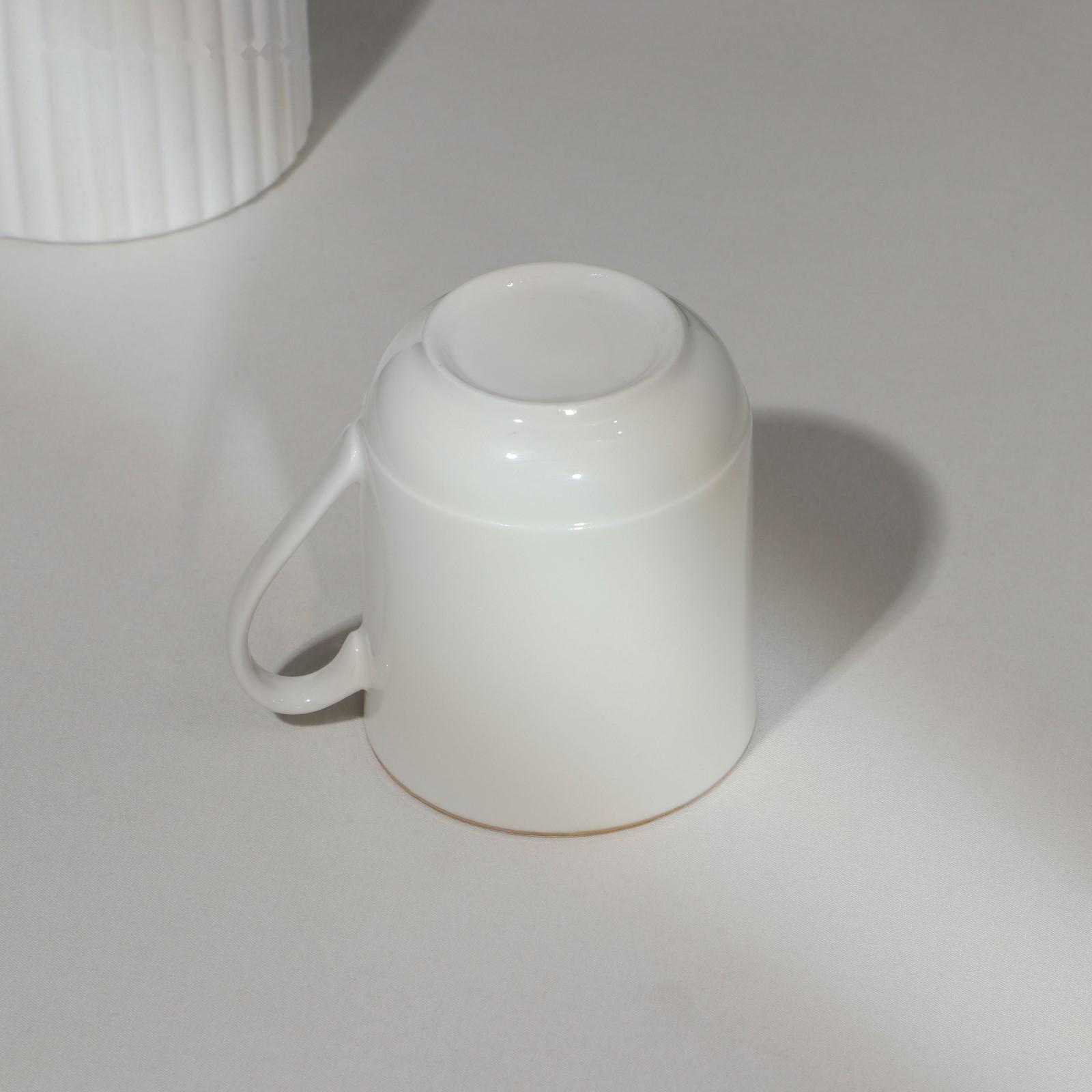 Кружка фарфоровая «Золотая линия», 130 мл, цвет белый