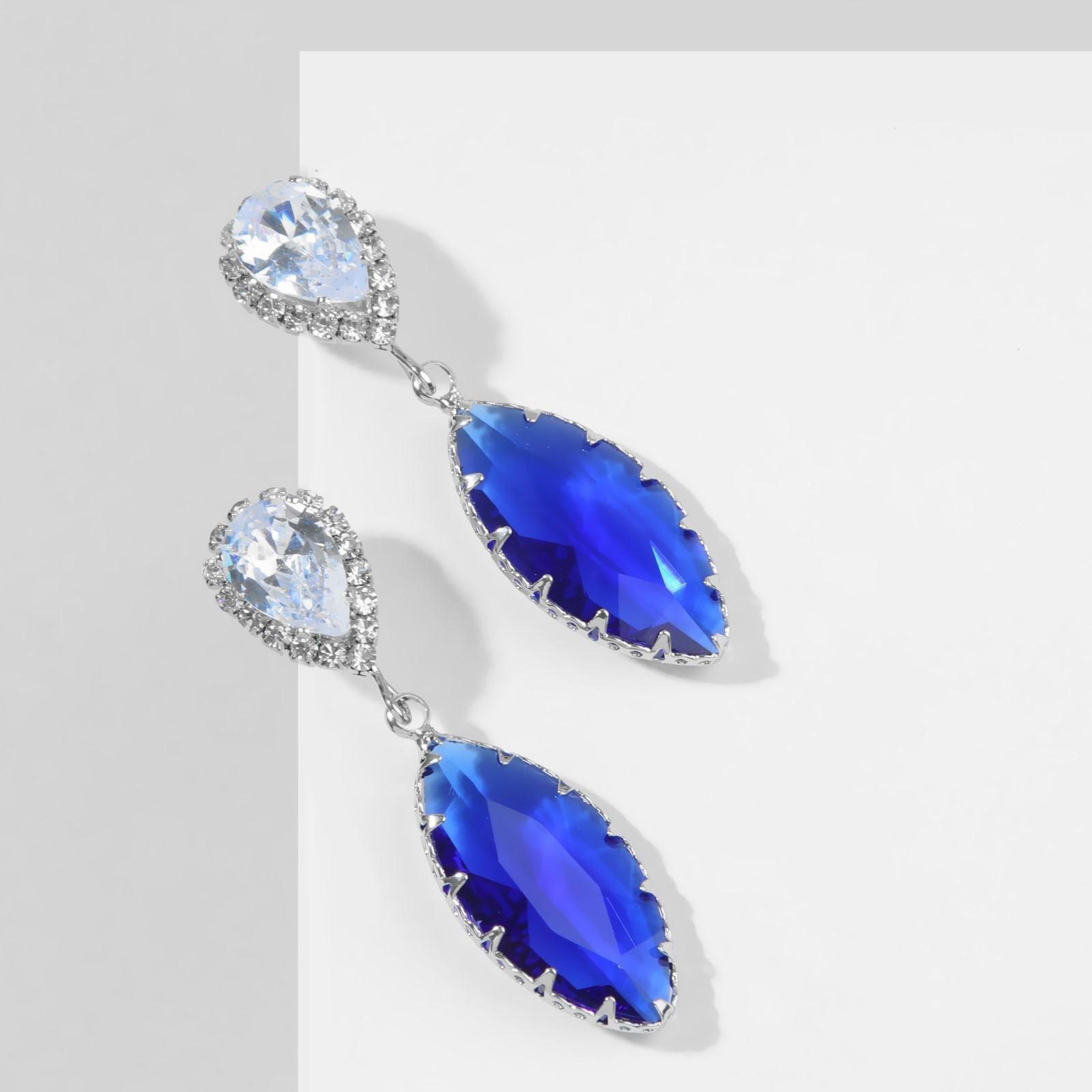 Серьги со стразами 