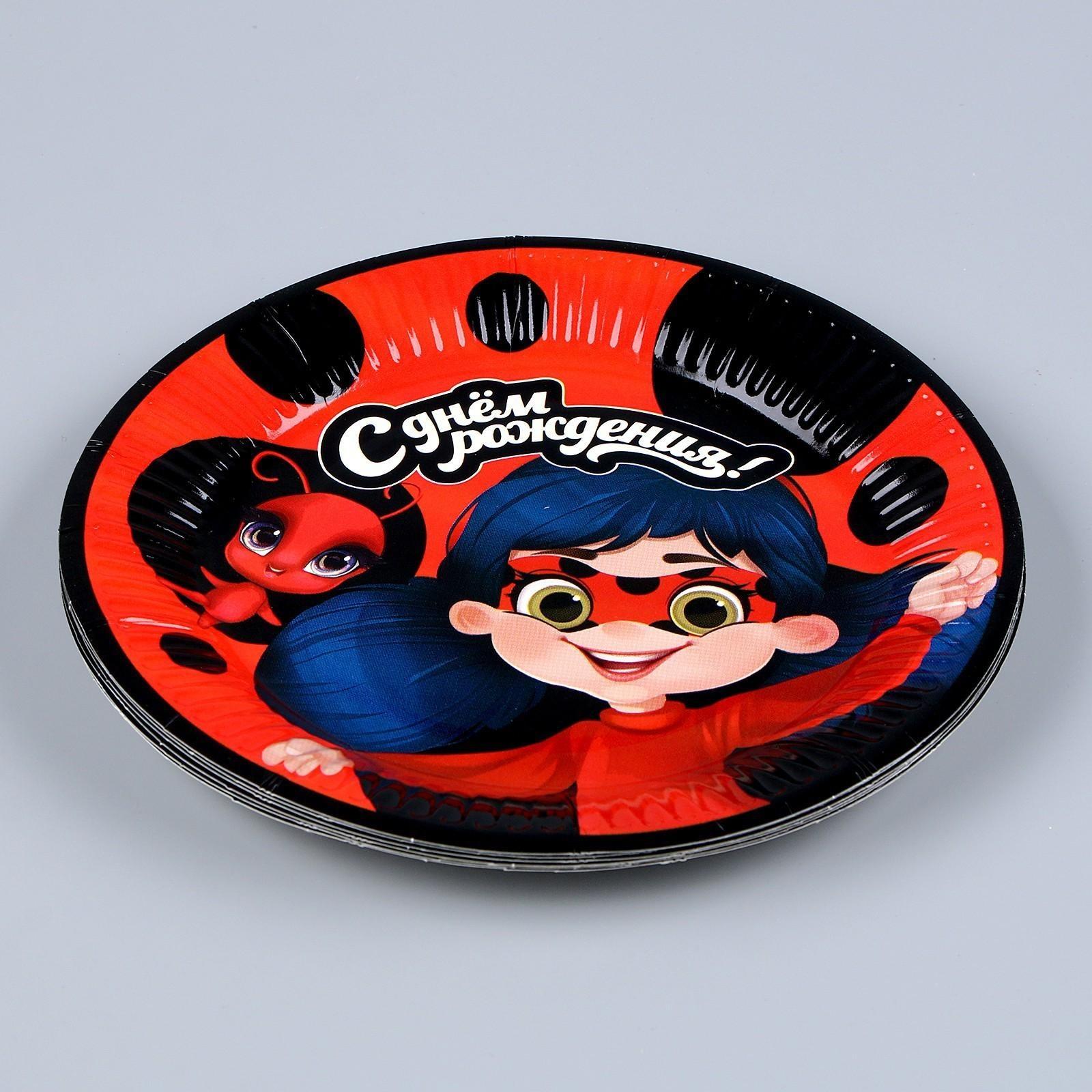 Набор бумажной посуды «С днём рождения» красный: 6 тарелок, 1 гирлянда, 6 стаканов, 6 колпаков