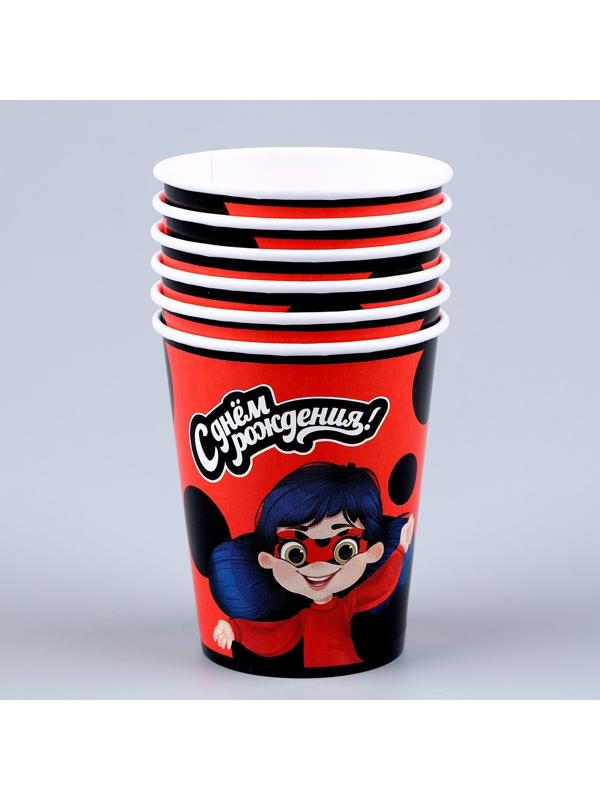 Набор бумажной посуды «С днём рождения» красный: 6 тарелок, 1 гирлянда, 6 стаканов, 6 колпаков