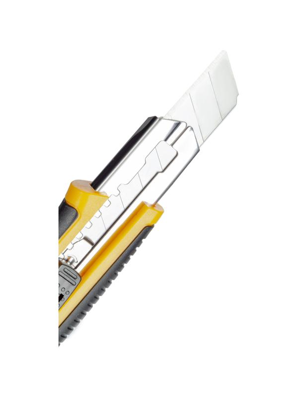 Нож универсальный 18 мм Attache Selection  с резин.вставк.+6 зап.лезвий