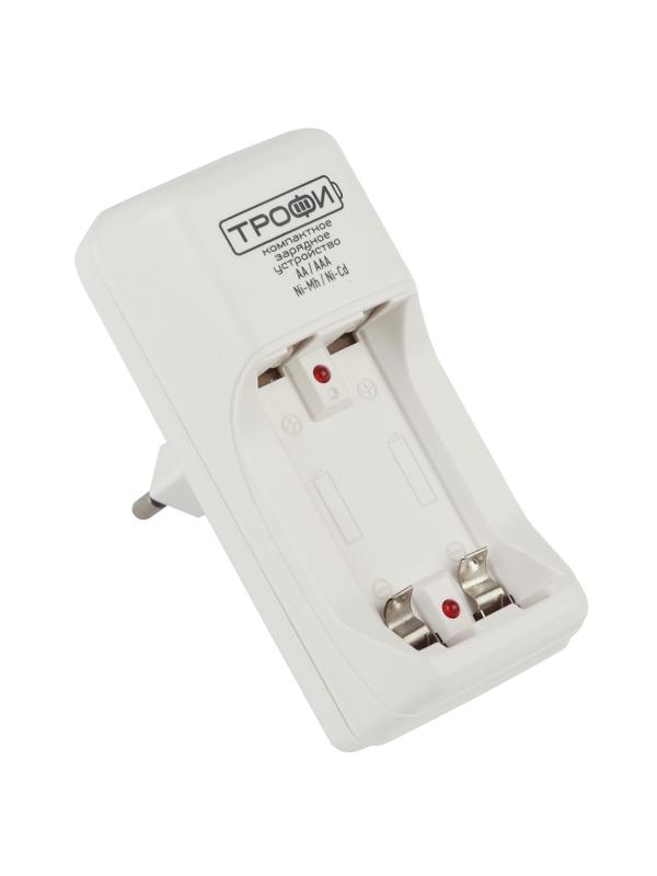 Зарядное устройство Трофи TR-920 2 слота AA/AAA 6/24/768 C0031275