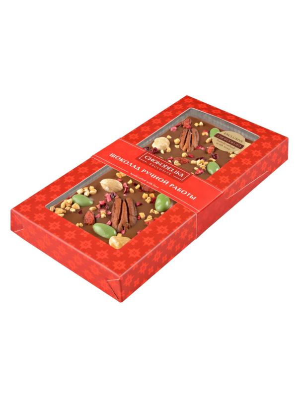 Шоколад молочный с украшением пекан, вишня, фундук