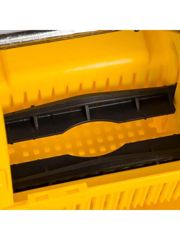 Тележка уборочная с отжимным прессом 45,5x37x97см 31л AF08088