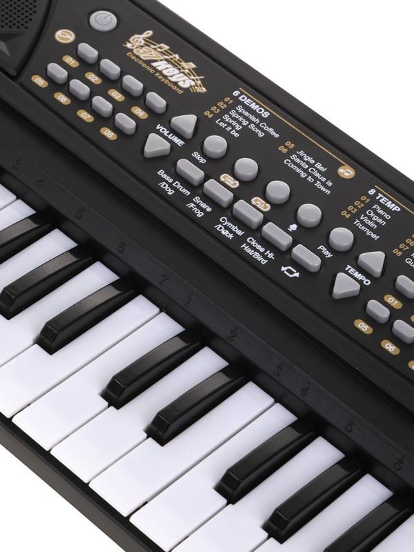 Музыкальный инструмент: Синтезатор, звук, 37 клавиш, микрофон, USB кабель, эл.
пит. ААх4 не вх. в комплект, коробка