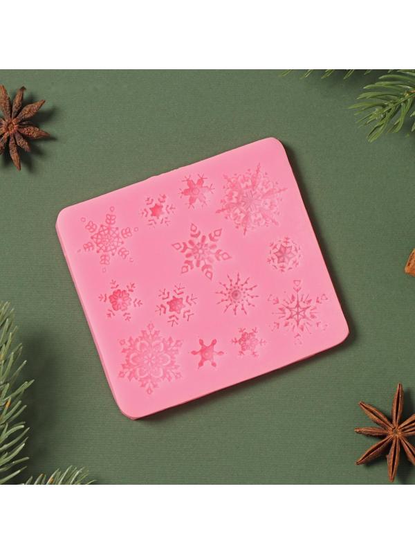 Силиконовый молд «Снежинки», 8,6×8,6 см, цвет розовый