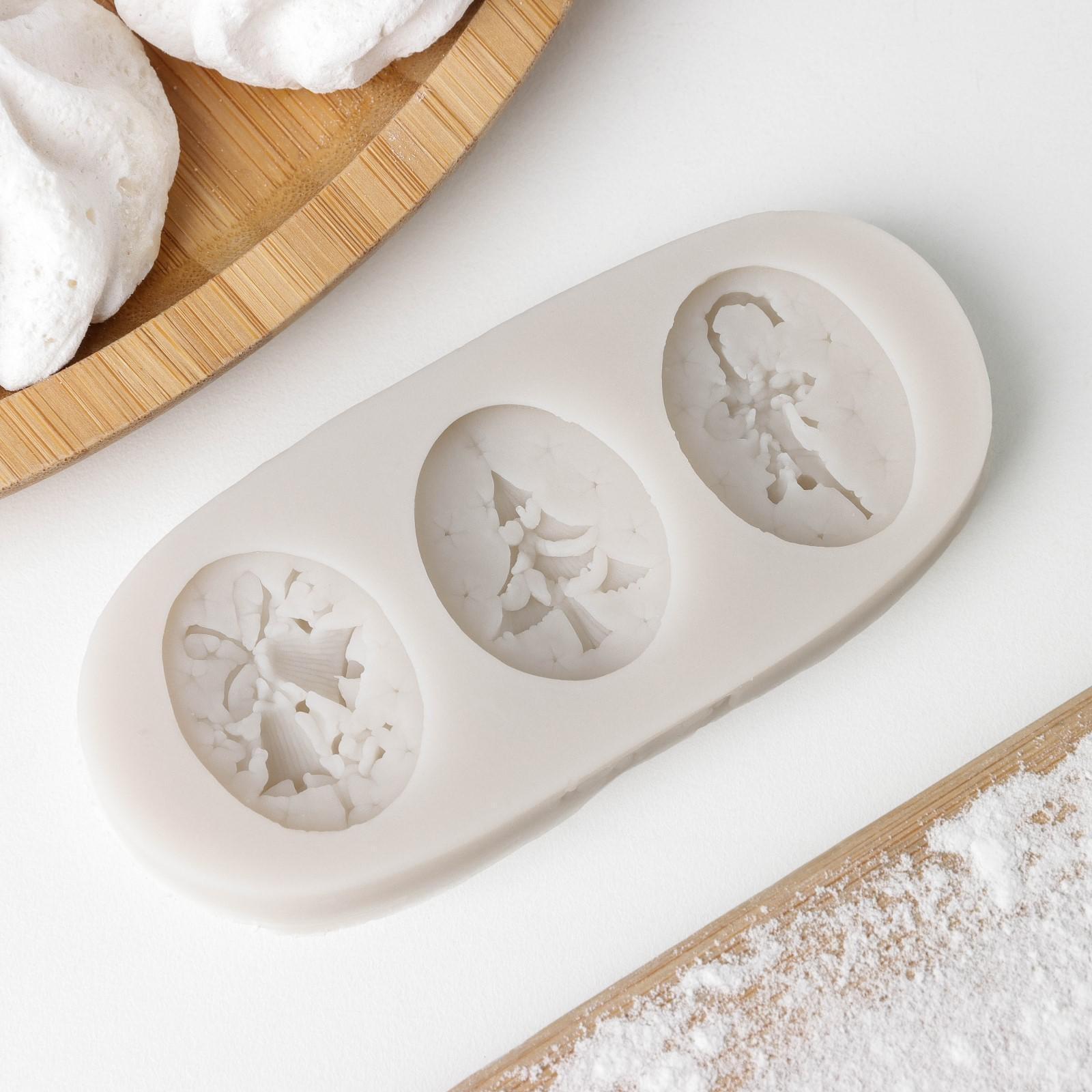 Силиконовый молд «Новогодняя ёлка», 11×4,8 см, цвет розовый