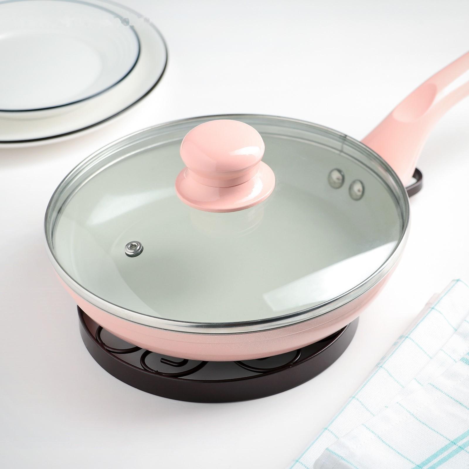 Подставка под горячее на ножках с ручкой Доляна «Сердца», 25,5×16,3 см, цвет коричневый